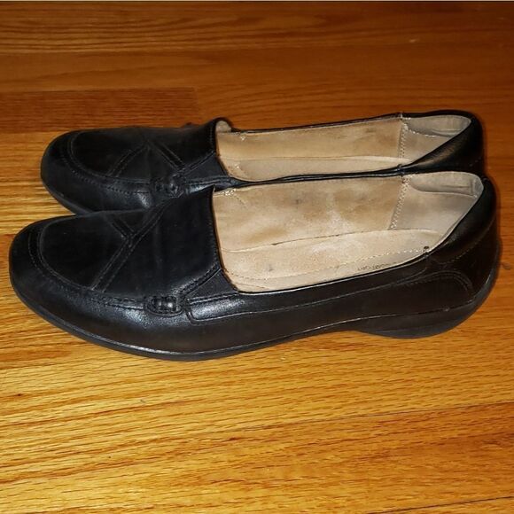 Naturalizer Black Leather Slip-On Flats - Picture 3 of 8